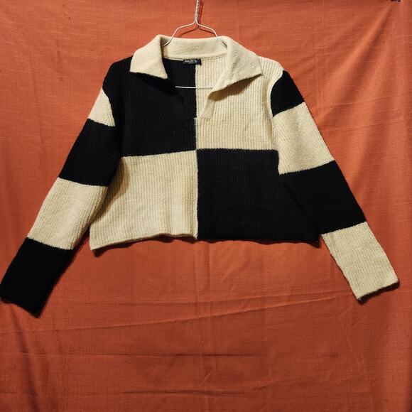 Nasty Gal Sz Medium Colorblock Black And White Crop Fuzzy Collared Sweater - Picture 7 of 7